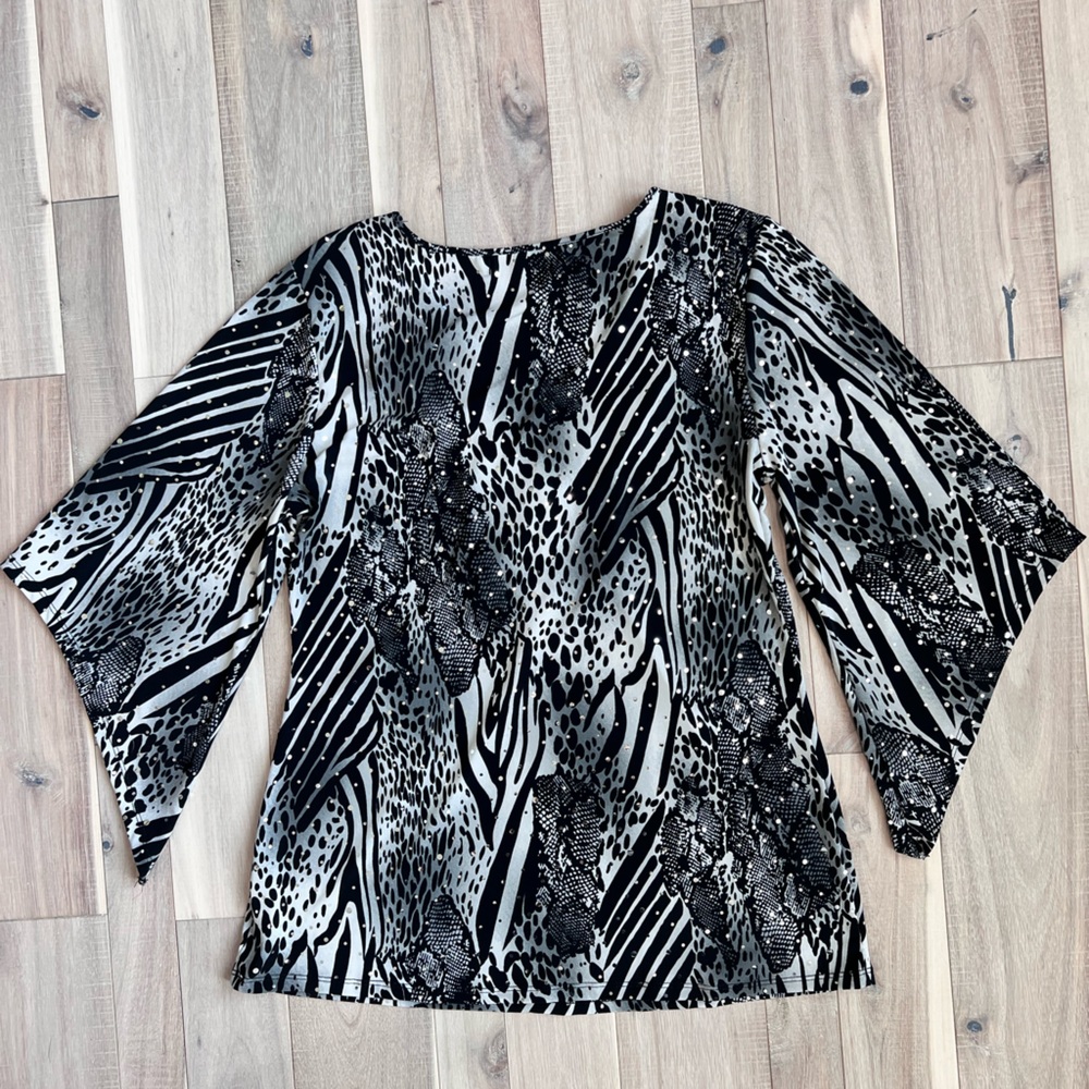 7 Wonders Women’s Blouse top with sequin black white and gray women’s small - Picture 8 of 9